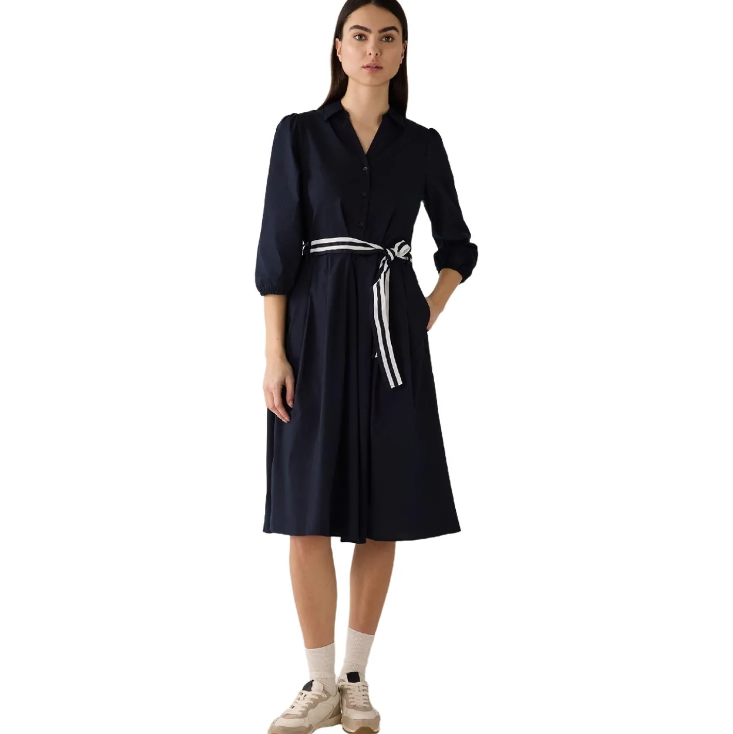 Hemdblusenkleid mit streifengürtel