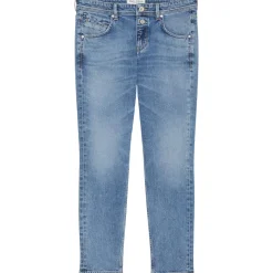 Jeans Model Theda boyfriend