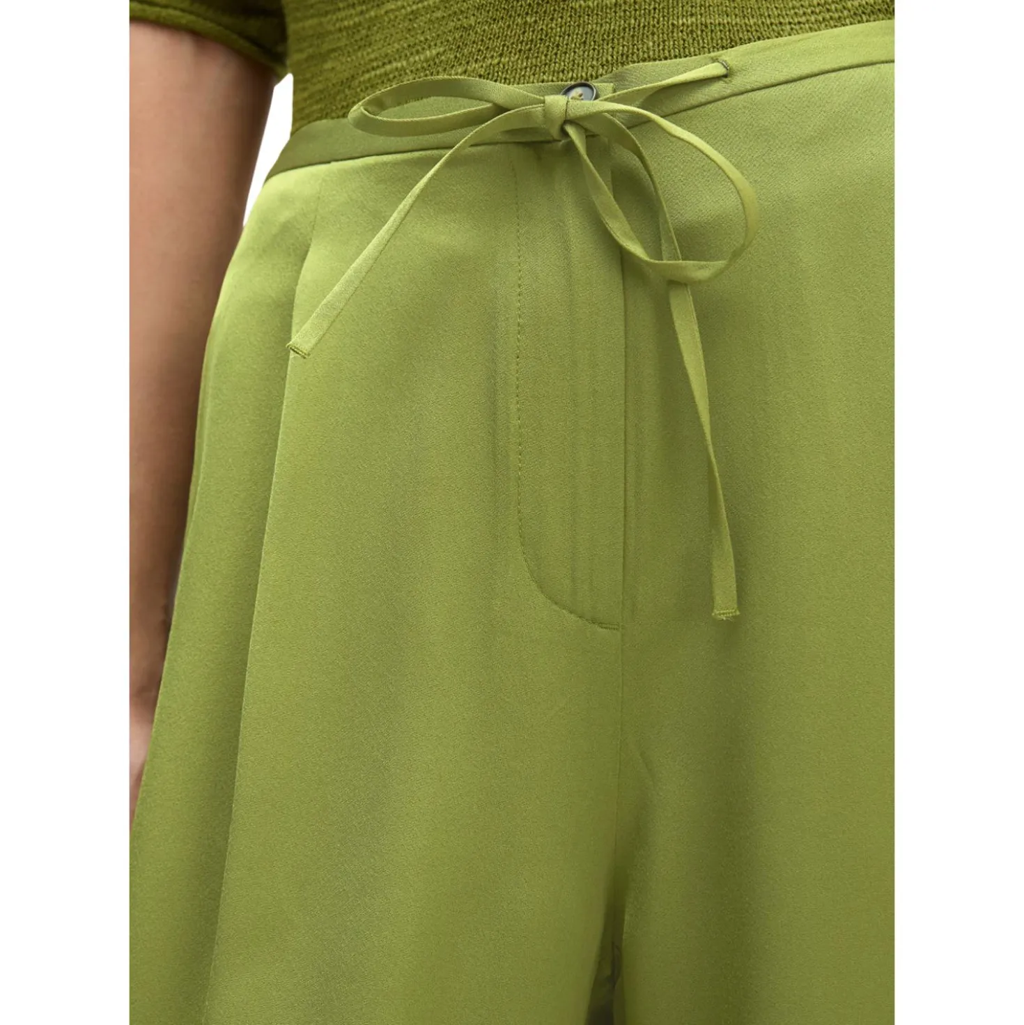 Weite hose